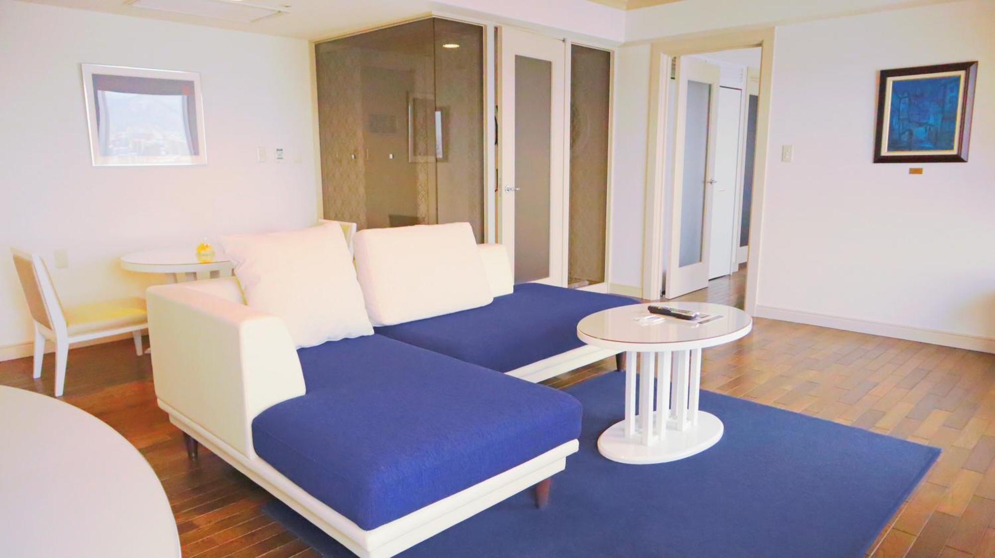 Premier Hotel Nakajima Park Sapporo Eksteriør billede A living room in a serviced apartment in Hong Kong